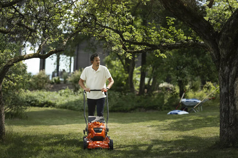 Masina de tuns gazonul cu autopropulsie Husqvarna LC 251iS