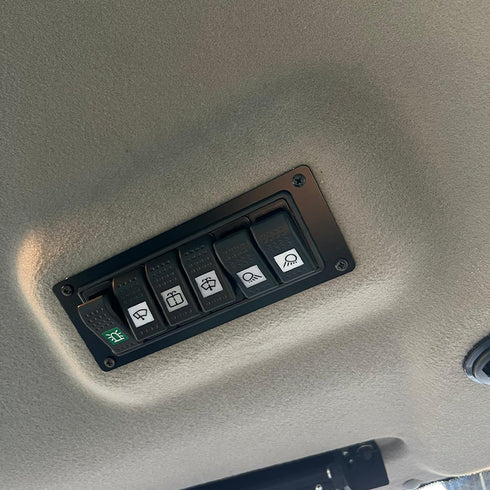 Tractor Solis S50 Panther limited edition black cu Cabina si AC, 50 CP, 4WD, motor 3 cilindri, cutie de viteze 12f+12s