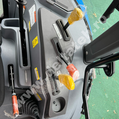 Tractor Solis S60 cu Cabina si AC, 60 CP, cutie de viteze 12f+12s