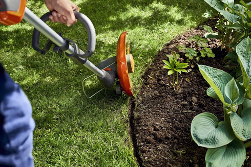 Trimmer de iarbă cu acumulatori HUSQVARNA 110iL cu acumulator și încărcător