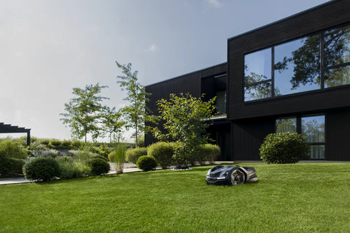 Husqvarna Automower® 410XE NERA cu tehnologie fără cablu de perimetru.