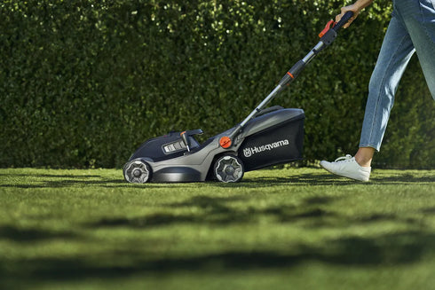 Husqvarna Aspire LC34-P4A cu acumulator și încărcător