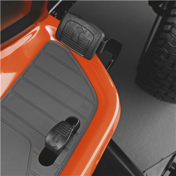 Tractor de gradina cu colector Husqvarna TC 242T+ Trimmer McCuloch Cadou - belgarden.ro 2